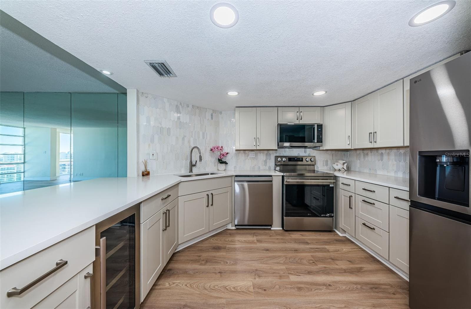 7400 SUN ISLAND DRIVE — photo 20 of 66