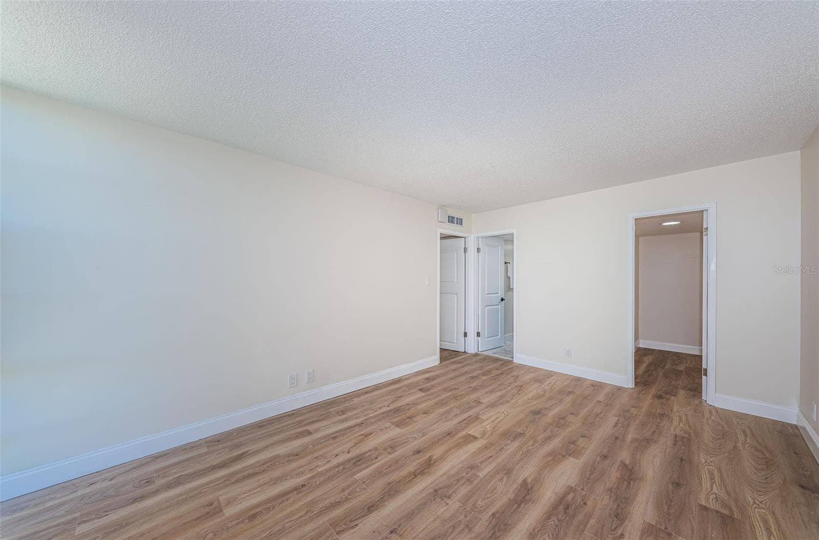 7400 SUN ISLAND DRIVE — photo 26 of 66