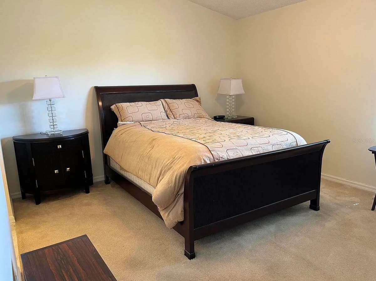 6070 HELICONIA ROAD — photo 5 of 38