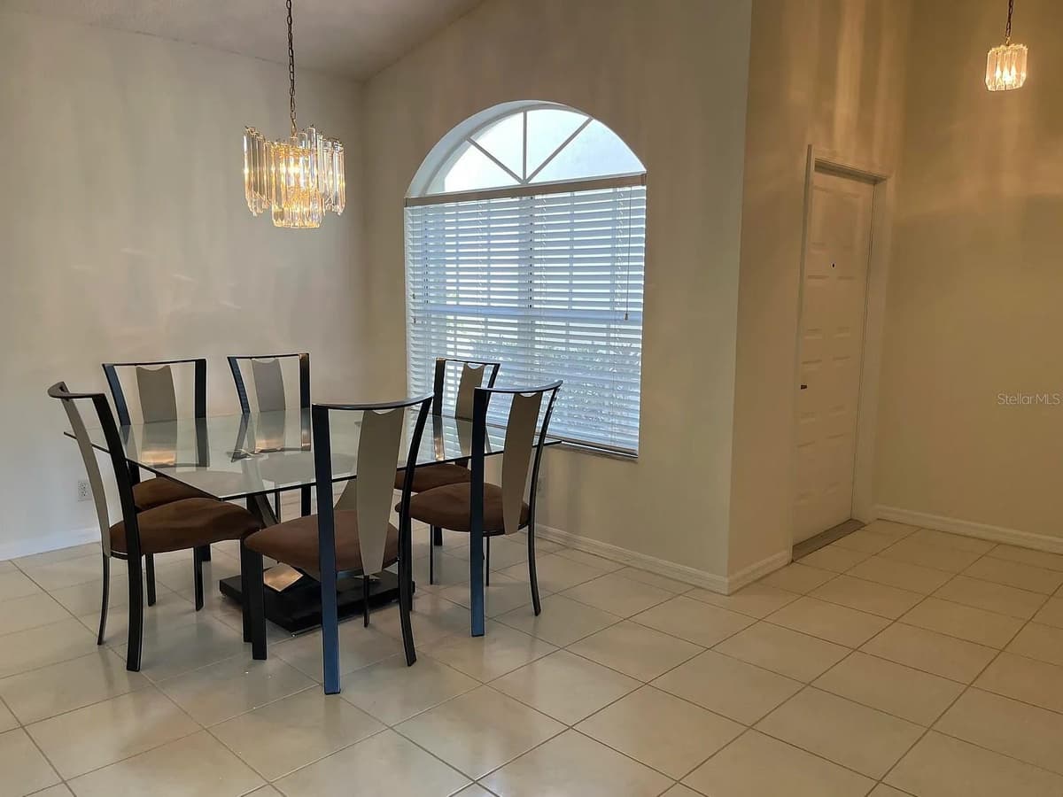 6070 HELICONIA ROAD — photo 11 of 38