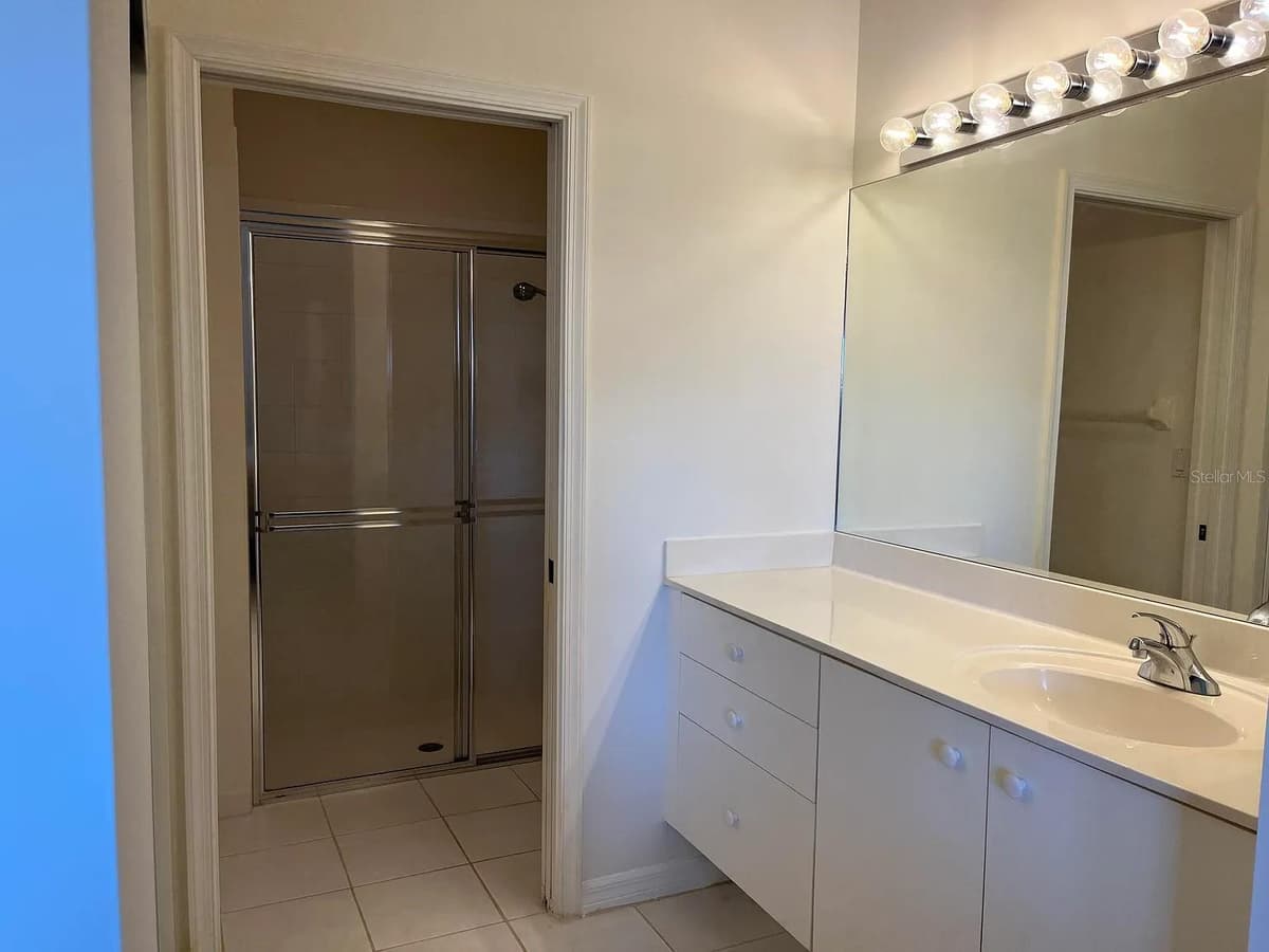 6070 HELICONIA ROAD — photo 6 of 38