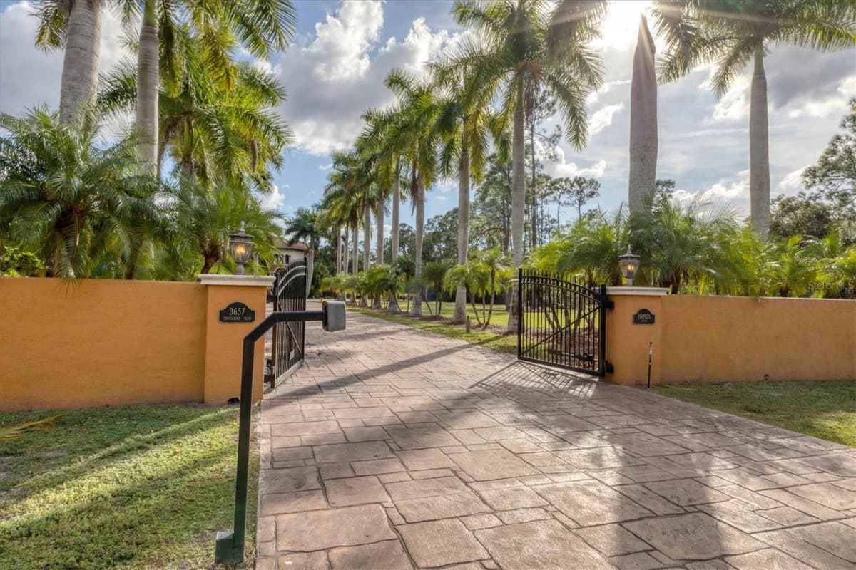 3657 TROPICAIRE BOULEVARD — photo 74 of 88