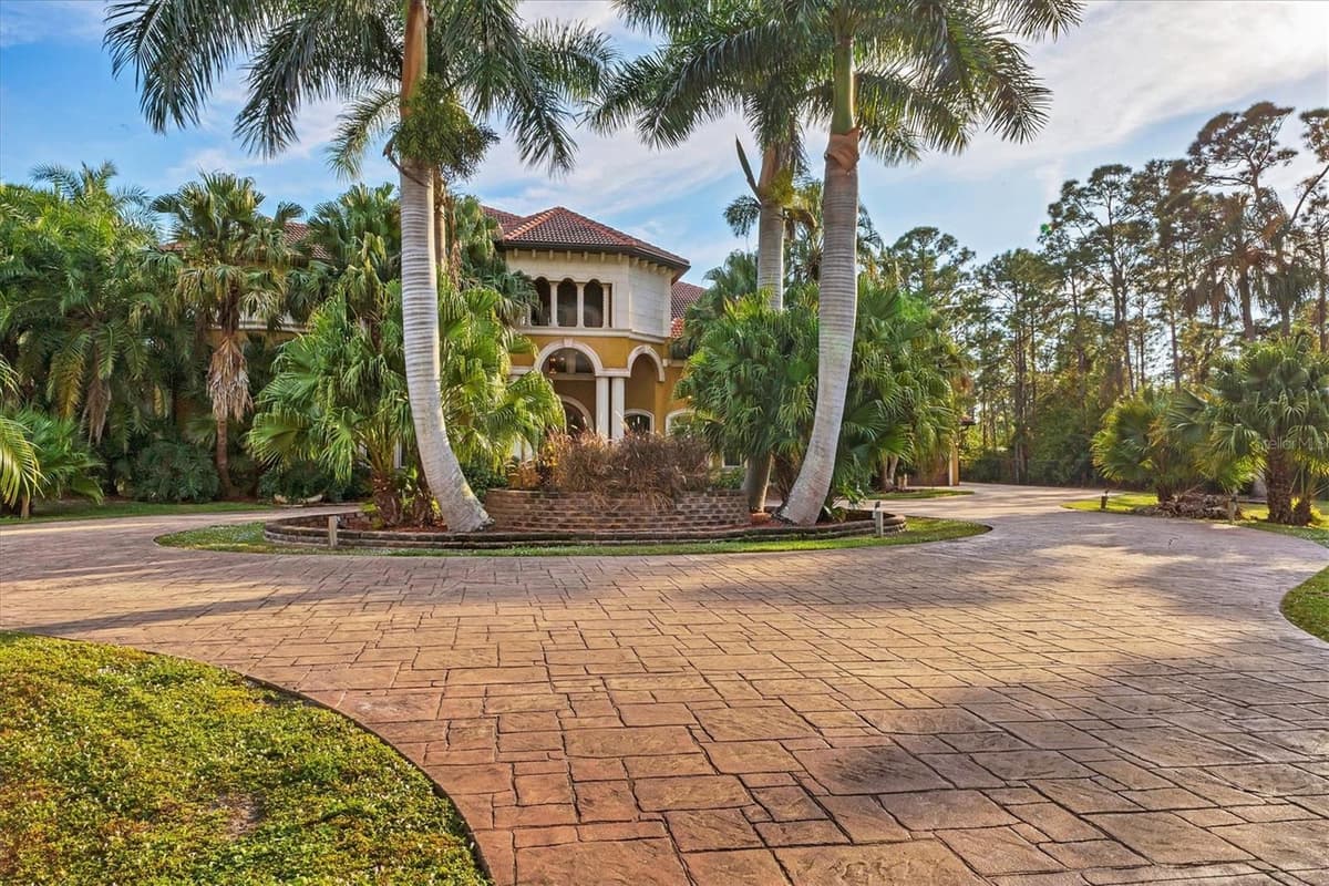3657 TROPICAIRE BOULEVARD — photo 79 of 88