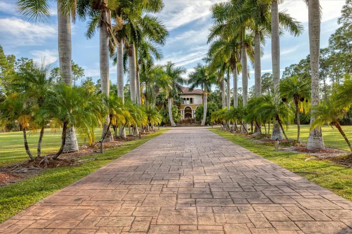 3657 TROPICAIRE BOULEVARD — photo 75 of 88