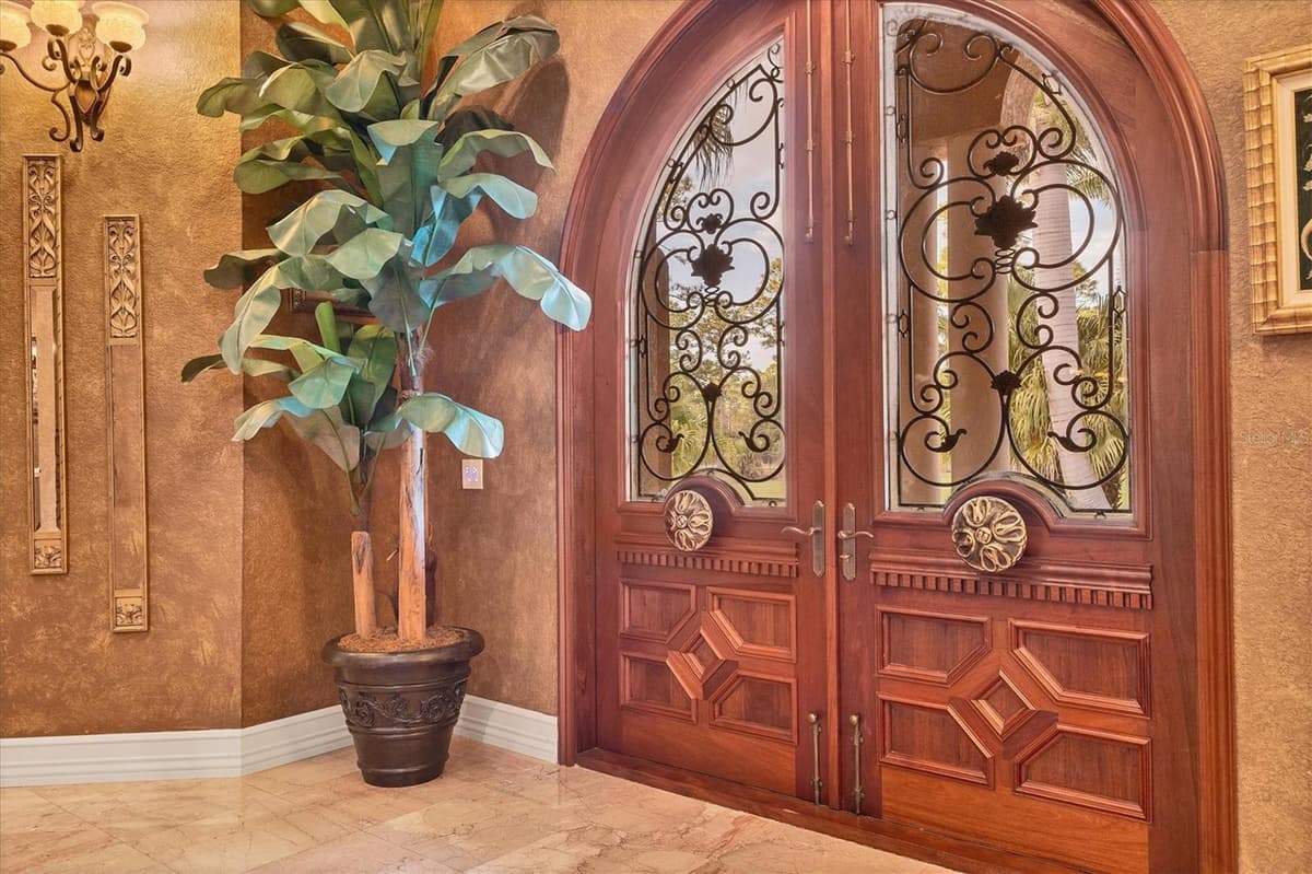 3657 TROPICAIRE BOULEVARD — photo 9 of 88
