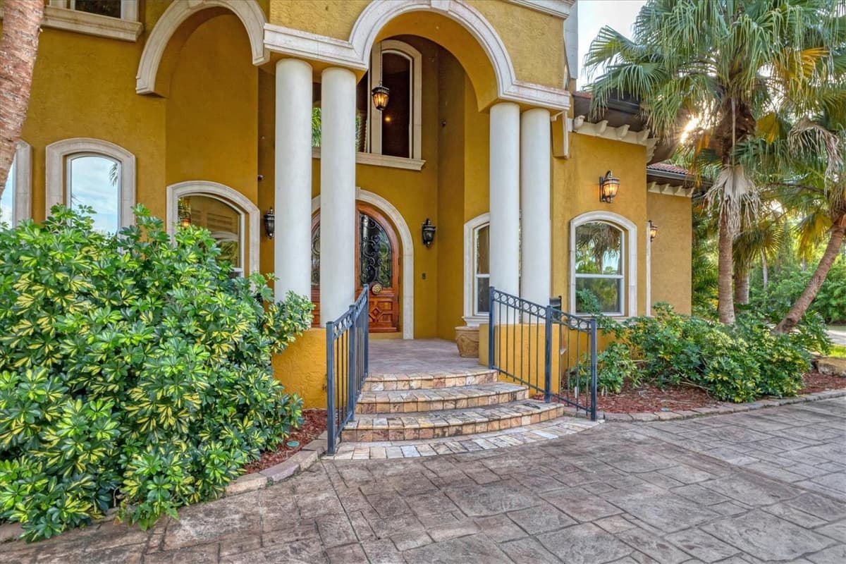 3657 TROPICAIRE BOULEVARD — photo 86 of 88