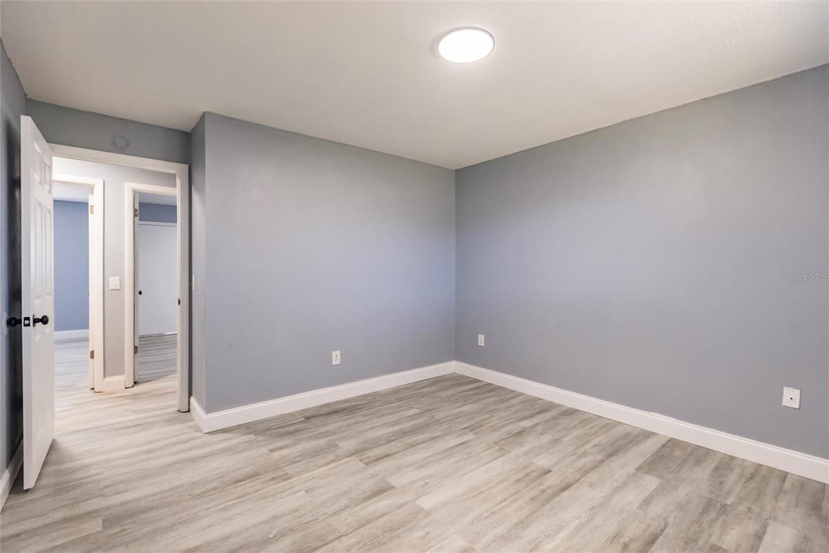 1450 GIBSON STREET — photo 17 of 52
