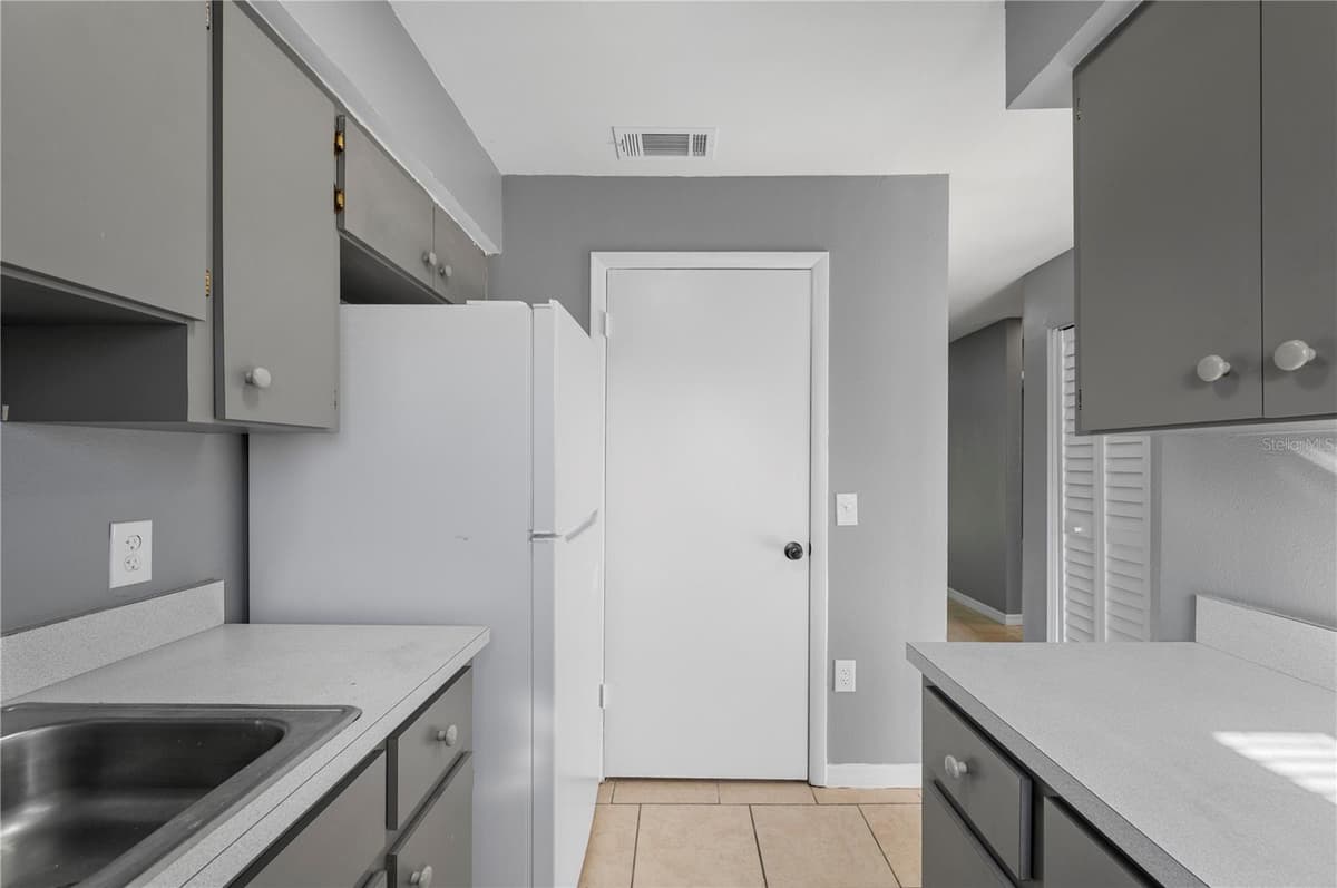 1450 GIBSON STREET — photo 23 of 52