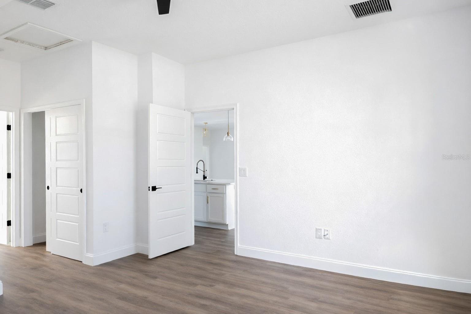 45 ROYAL OAK DRIVE — photo 25 of 38