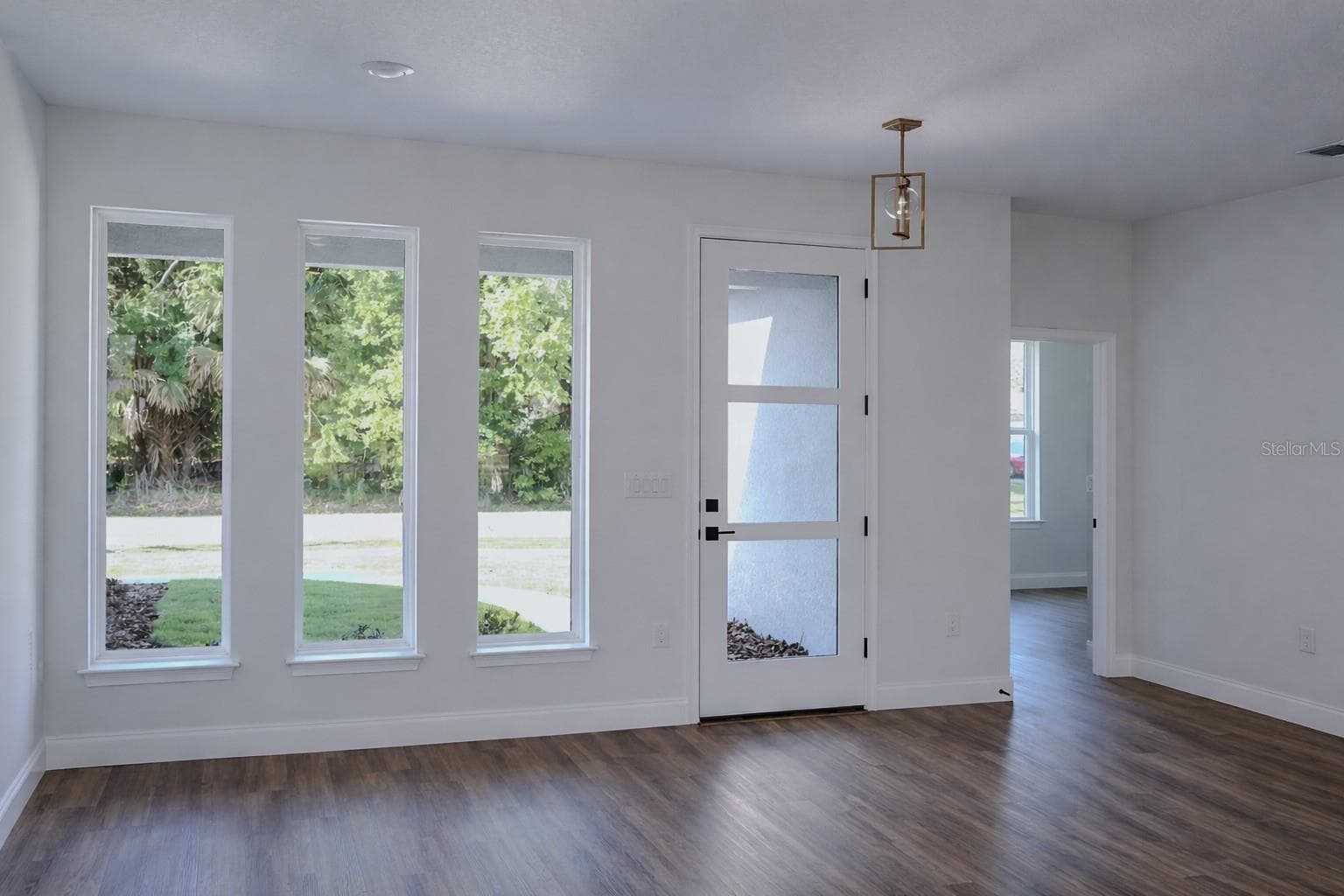 45 ROYAL OAK DRIVE — photo 7 of 38