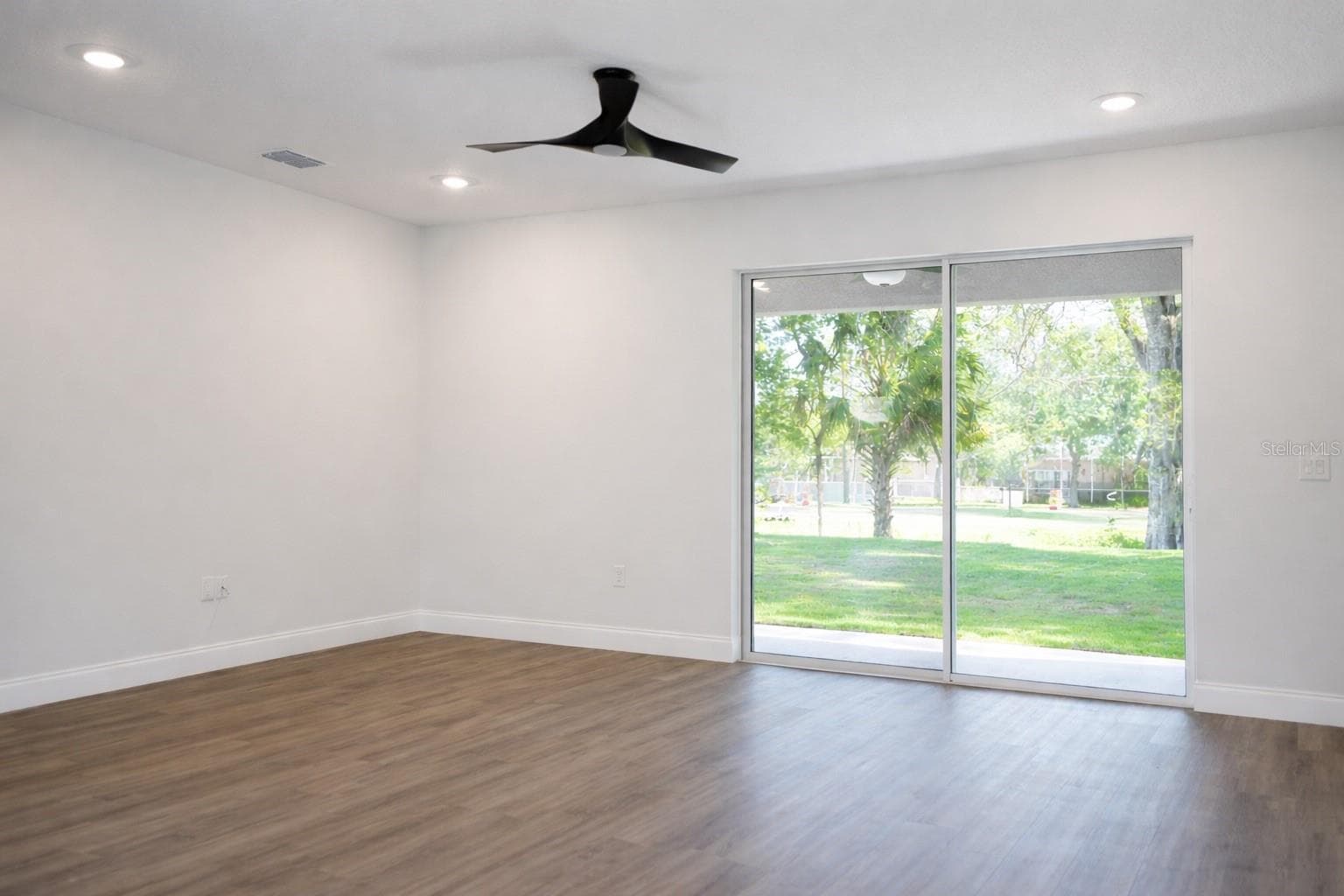 45 ROYAL OAK DRIVE — photo 17 of 38