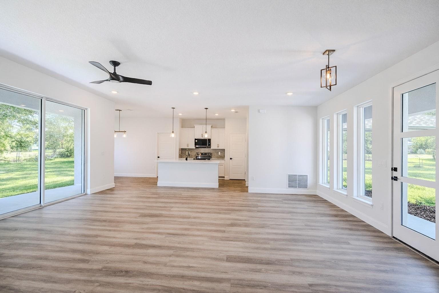 45 ROYAL OAK DRIVE — photo 6 of 38