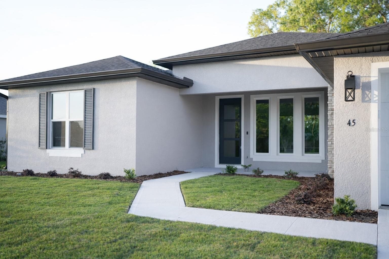 45 ROYAL OAK DRIVE — photo 2 of 38