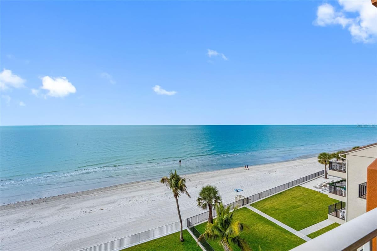 16326 GULF BOULEVARD — photo 30 of 40