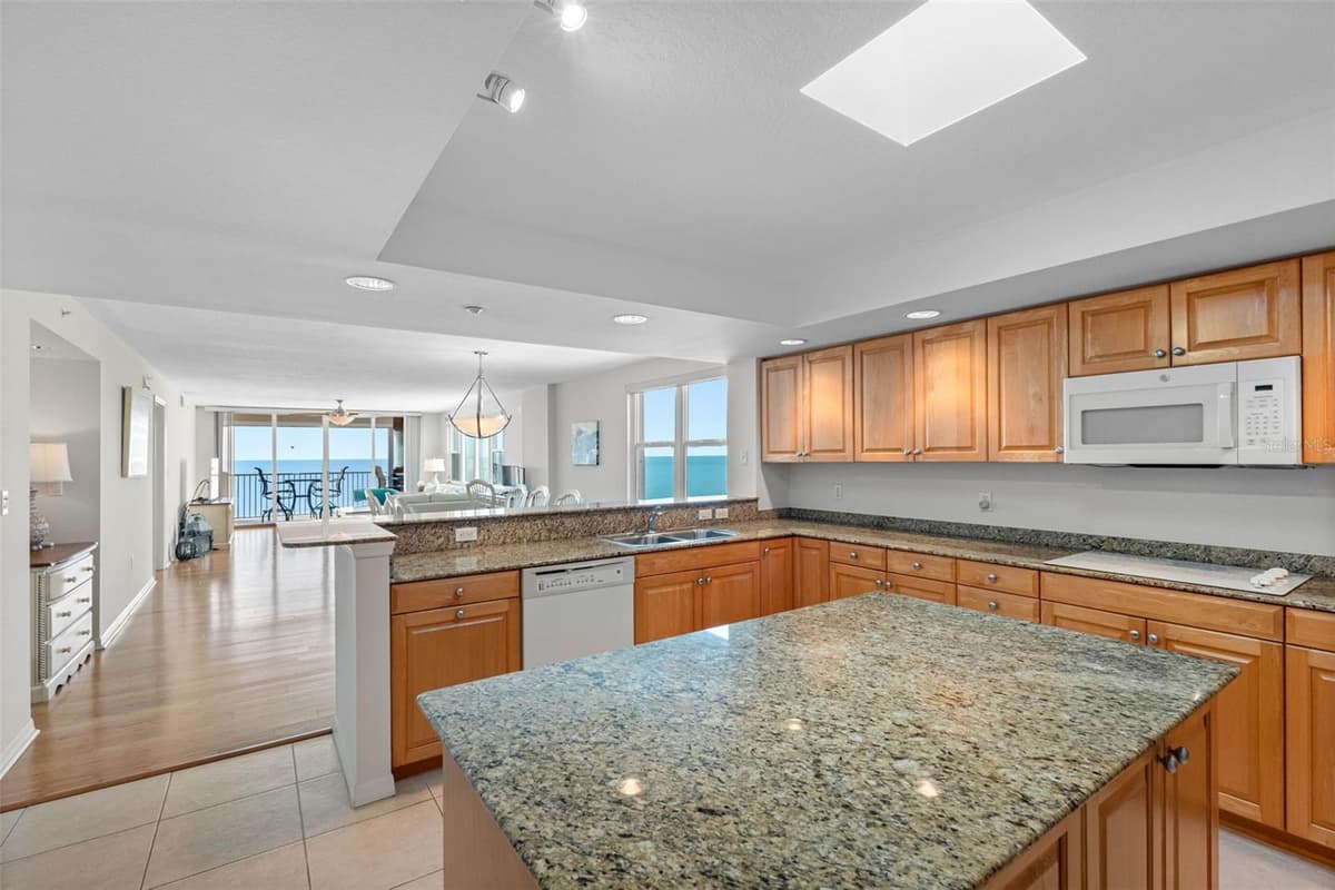 16326 GULF BOULEVARD — photo 7 of 40
