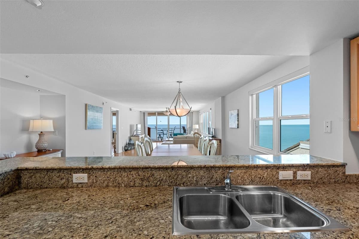 16326 GULF BOULEVARD — photo 6 of 40