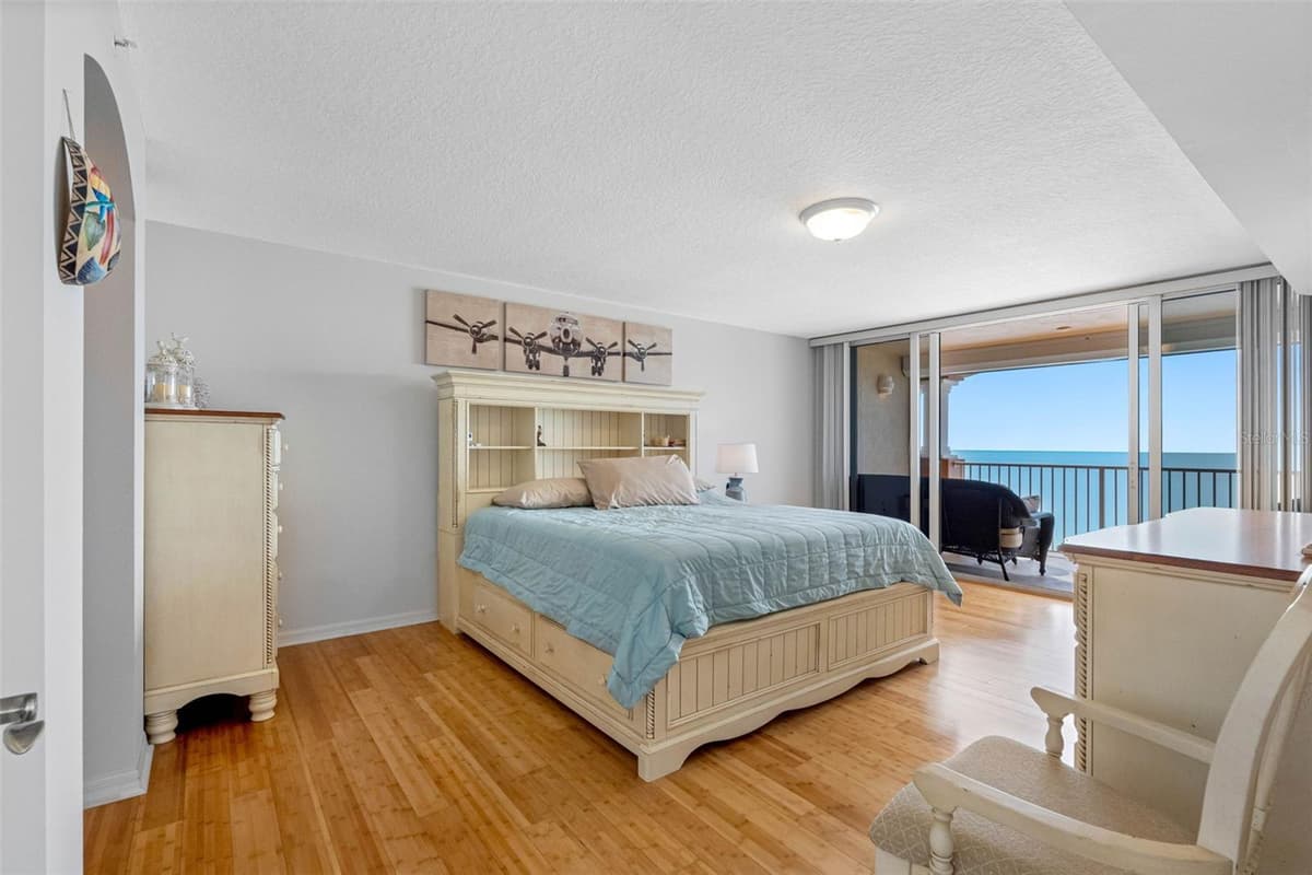 16326 GULF BOULEVARD — photo 12 of 40