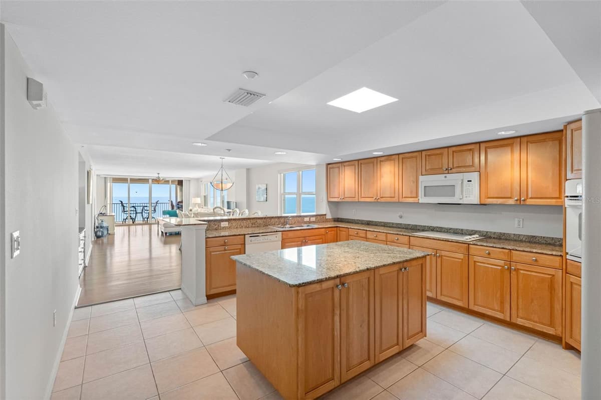 16326 GULF BOULEVARD — photo 10 of 40