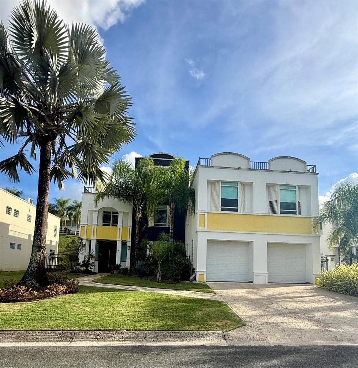 H 11 CAGUAS REAL, TORRES DEL ORO — photo 1 of 24