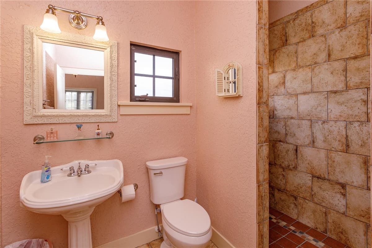 24540 TURKEY LAKE ROAD — photo 31 of 42