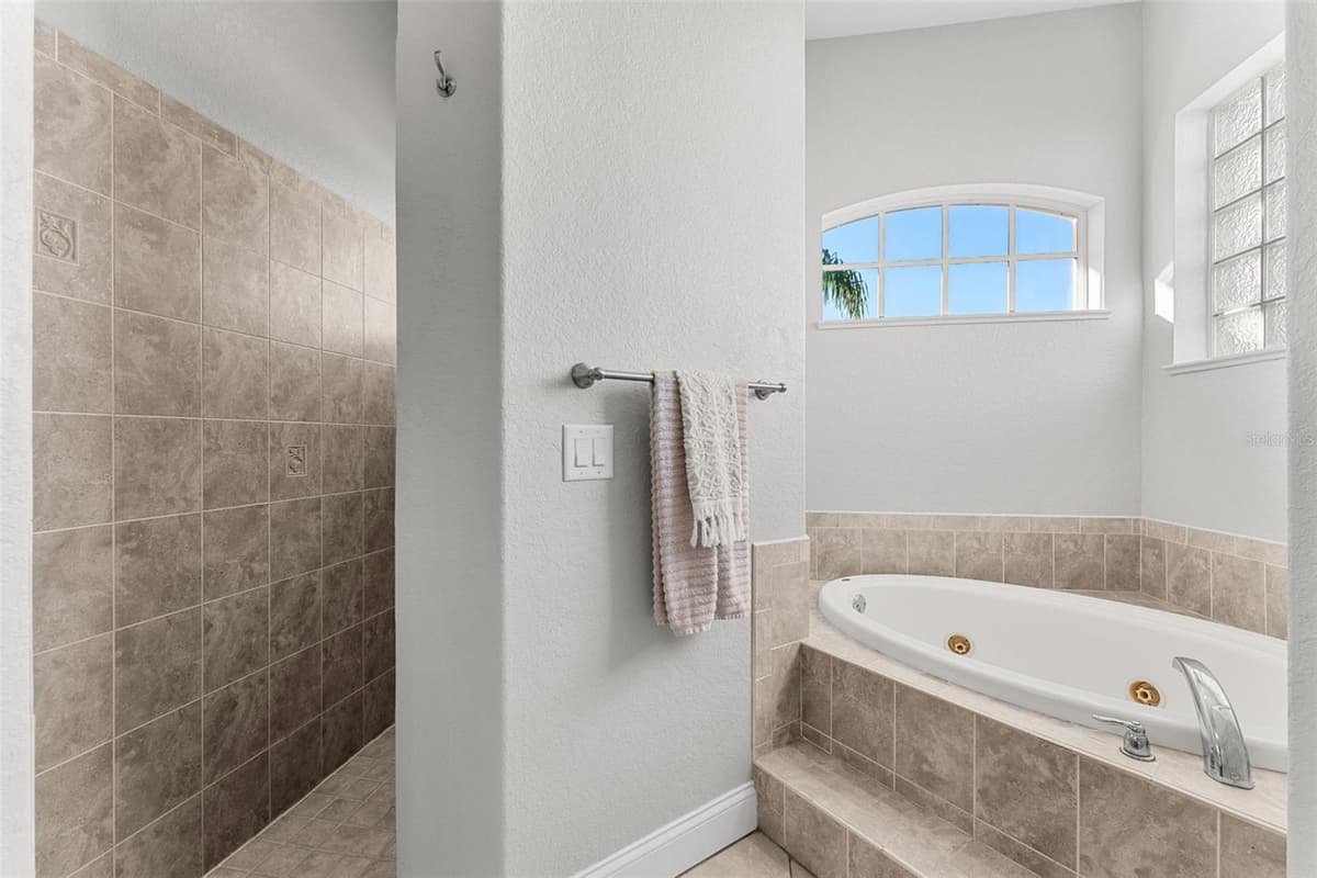 3241 GATLIN DRIVE — photo 26 of 80