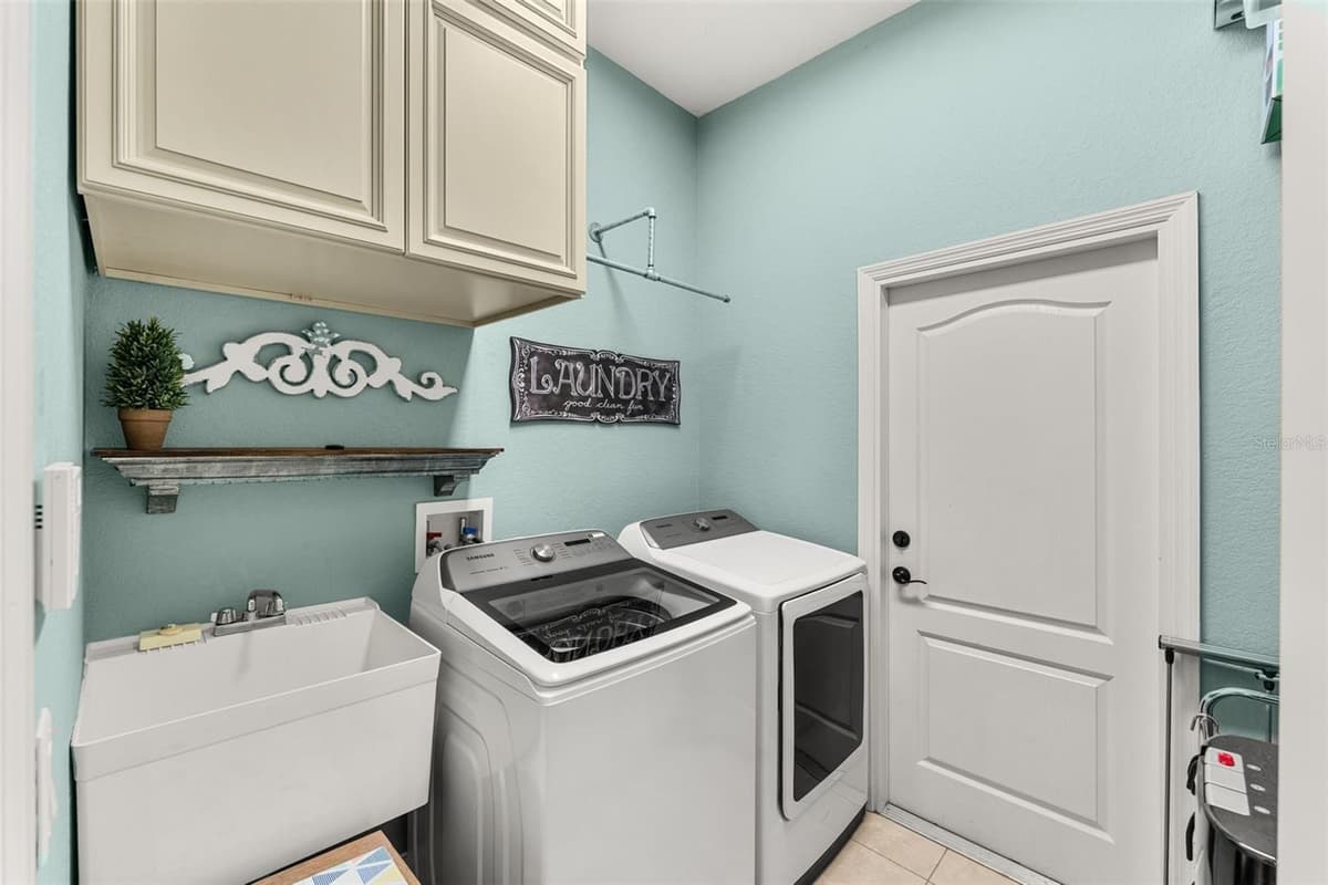 3241 GATLIN DRIVE — photo 36 of 80