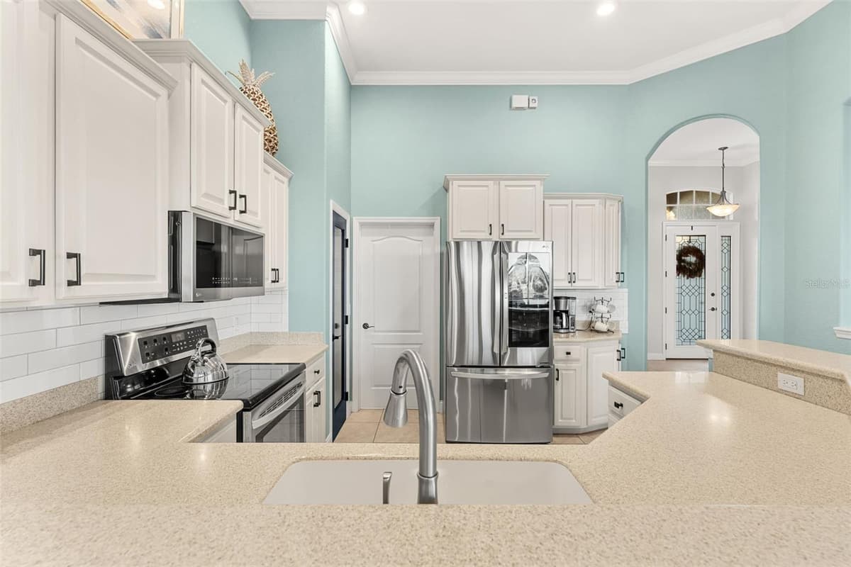 3241 GATLIN DRIVE — photo 15 of 80