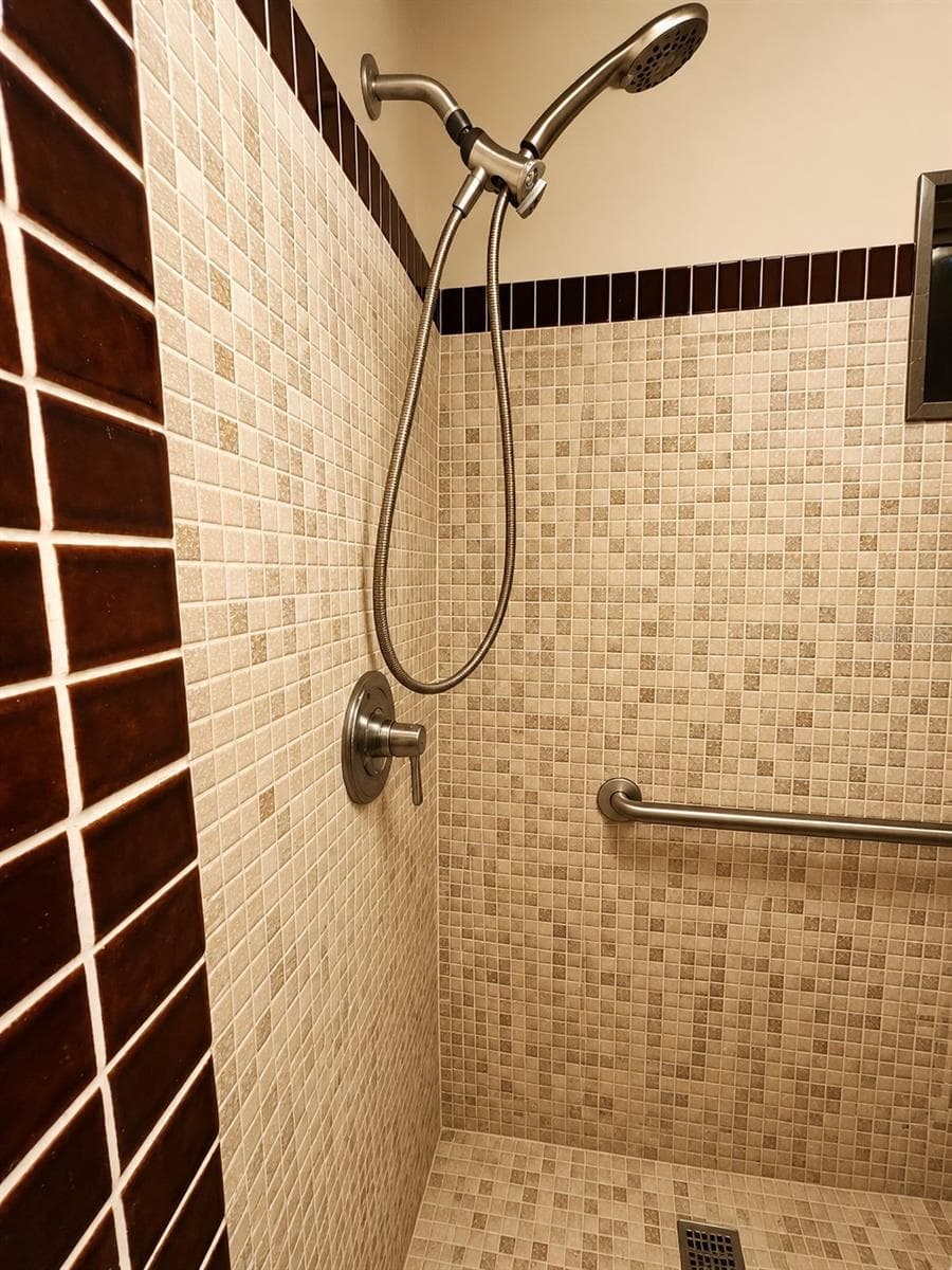 3074 LARKIN ROAD — photo 10 of 15