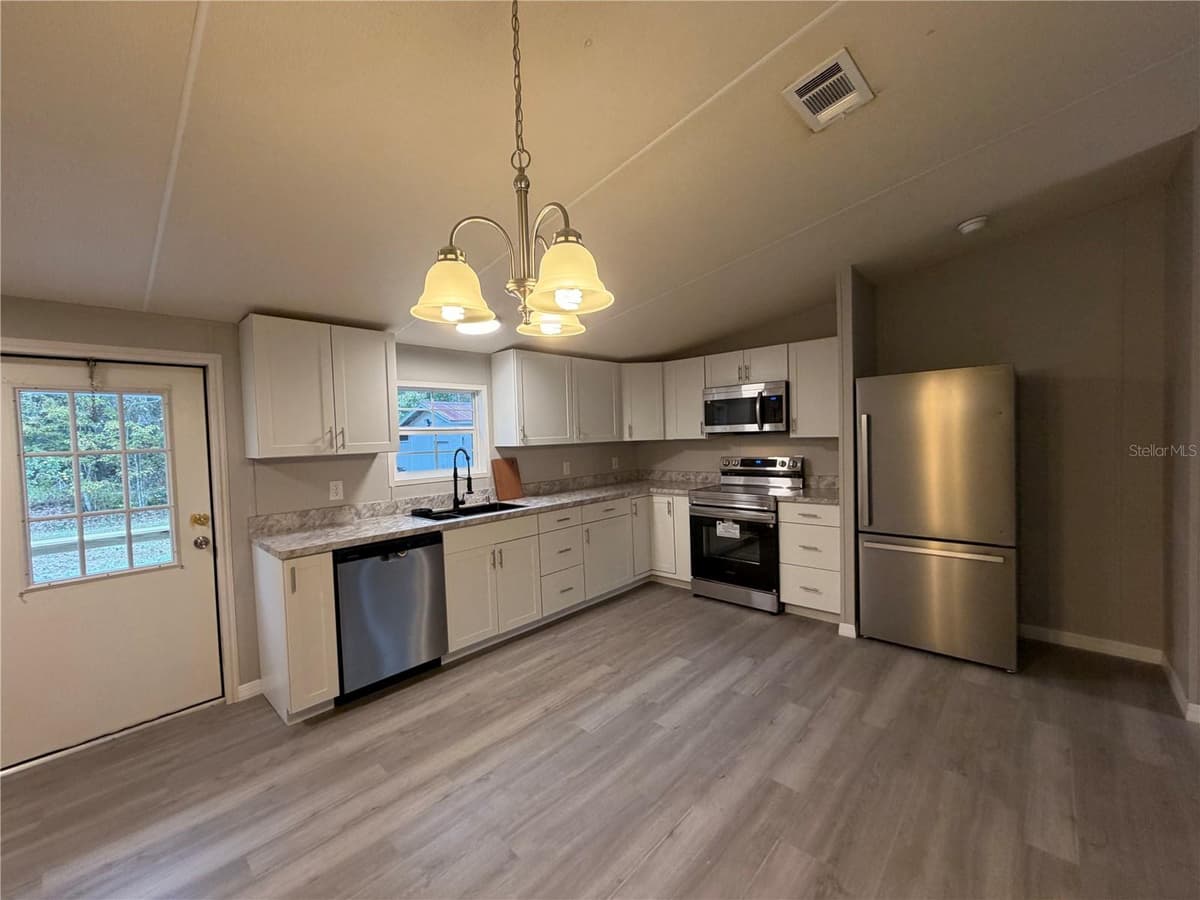 212 PARADISE SHORES ROAD — photo 10 of 23