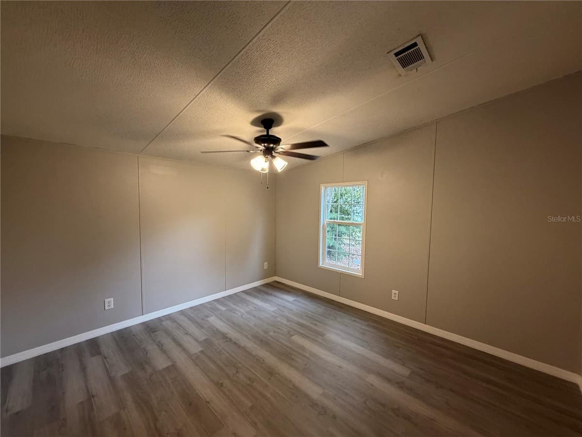 212 PARADISE SHORES ROAD — photo 16 of 23