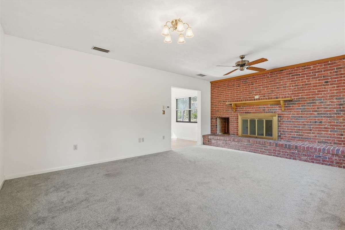 14600 216TH PLACE — photo 11 of 59