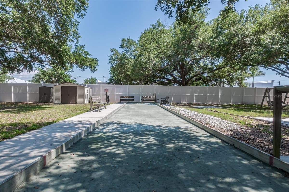 3326 BERNADETTE DRIVE — photo 24 of 26