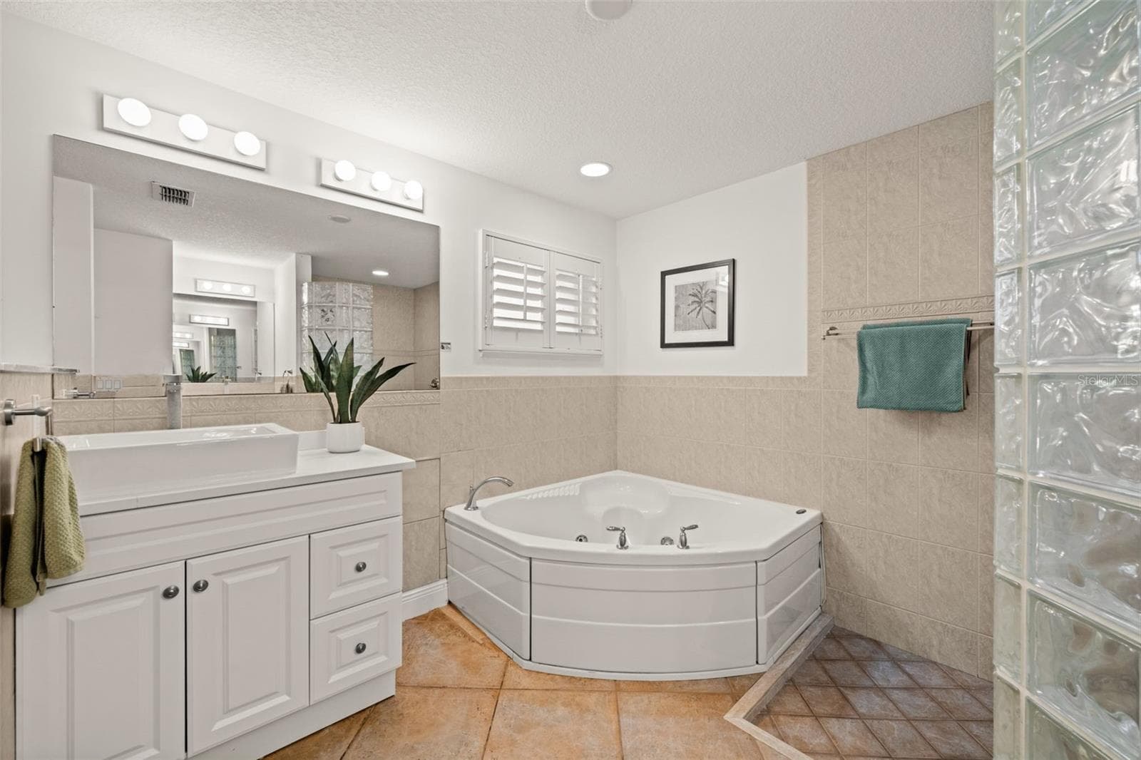 264 BAYSHORE DRIVE — photo 28 of 51