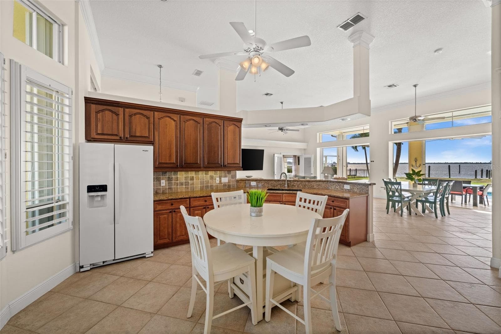 264 BAYSHORE DRIVE — photo 18 of 51