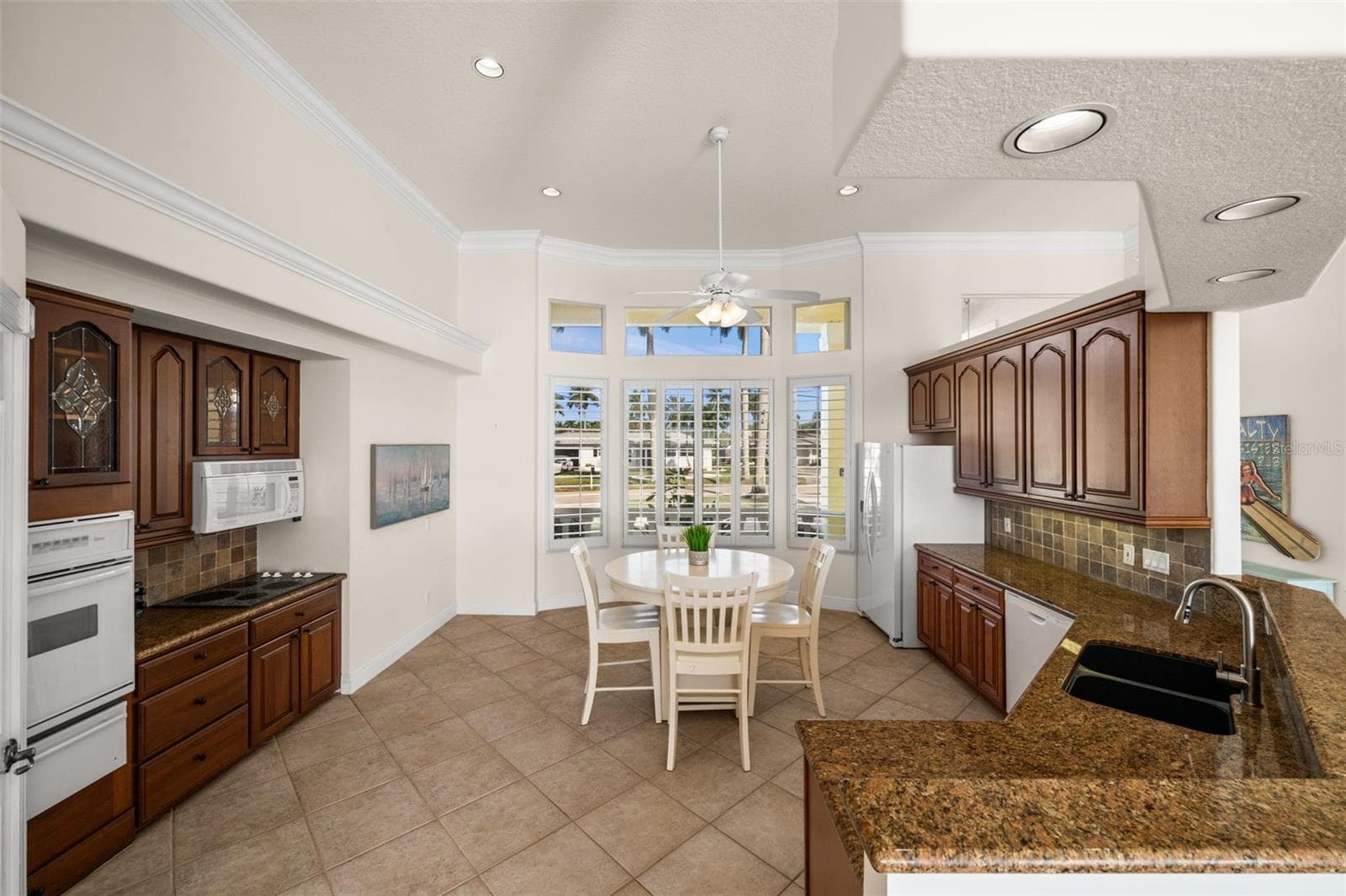 264 BAYSHORE DRIVE — photo 17 of 51