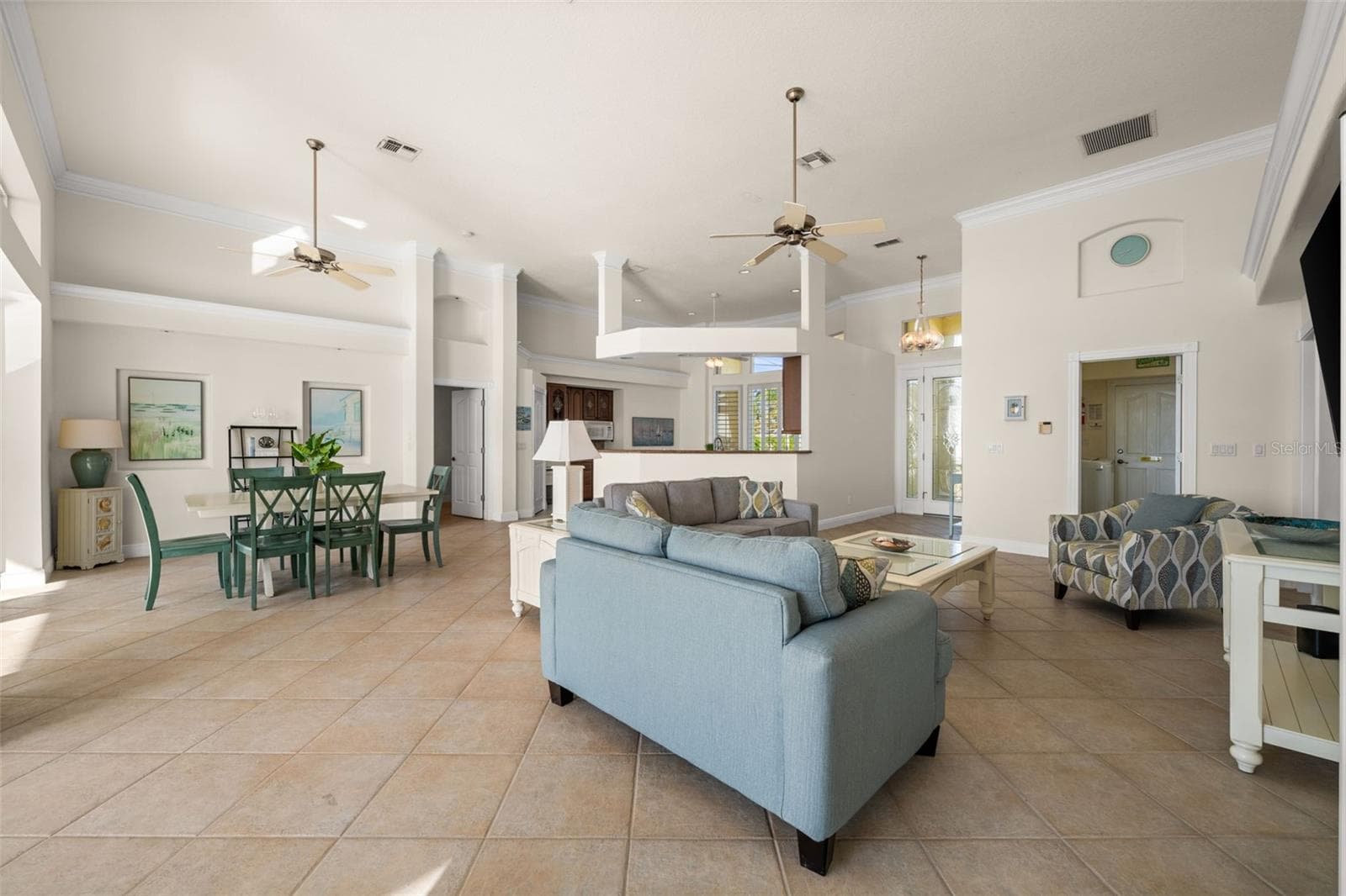 264 BAYSHORE DRIVE — photo 16 of 51