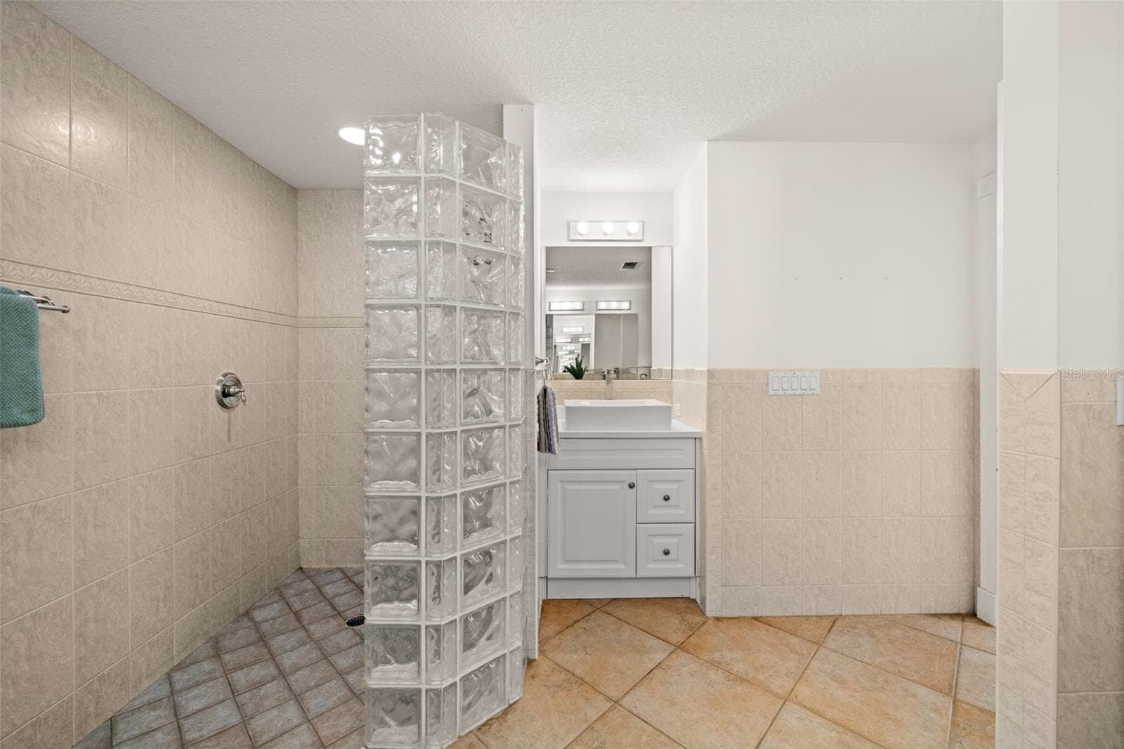 264 BAYSHORE DRIVE — photo 27 of 51