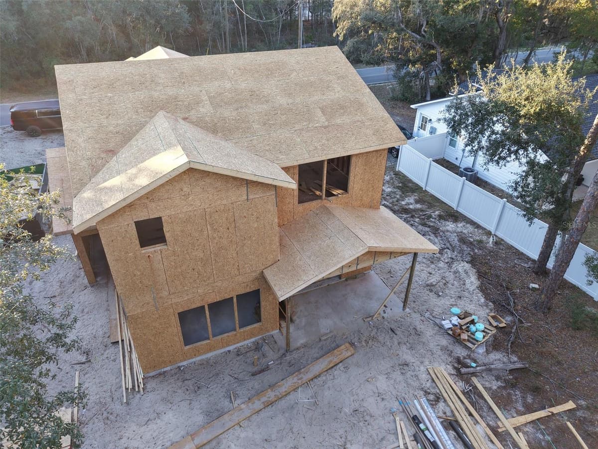 228 DAWN AVENUE — photo 2 of 21