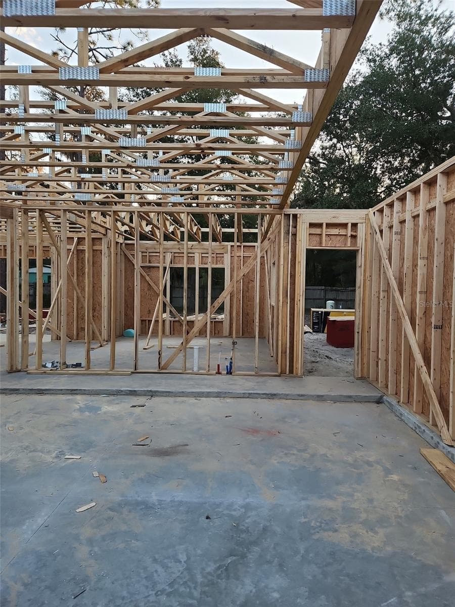 228 DAWN AVENUE — photo 4 of 21