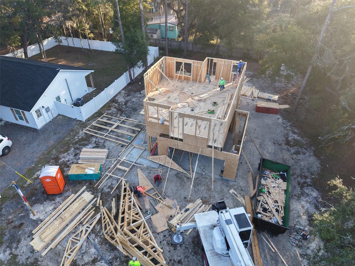 228 DAWN AVENUE — photo 5 of 21