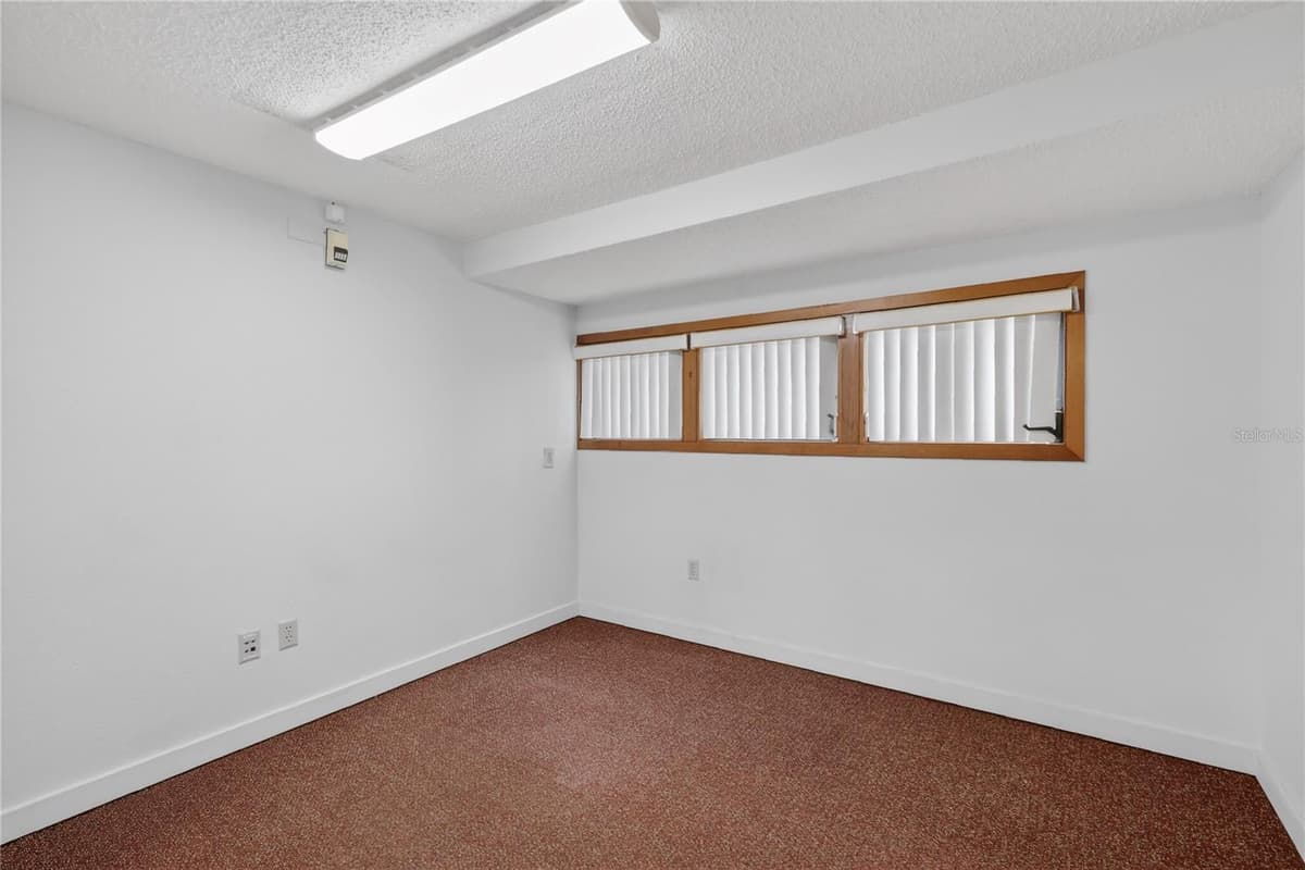 708 LEE STREET — photo 13 of 29