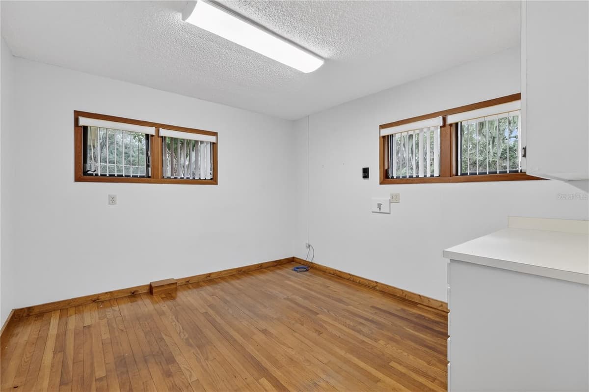 708 LEE STREET — photo 17 of 29