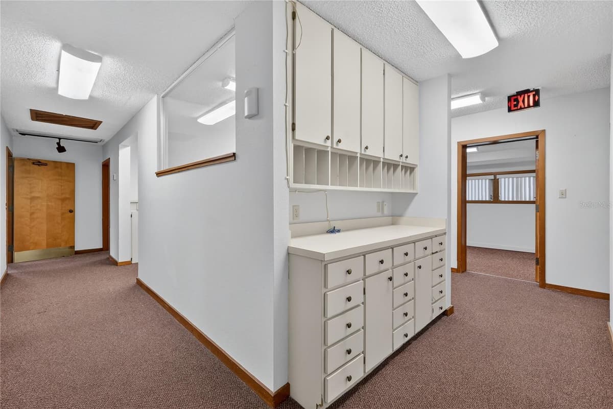 708 LEE STREET — photo 12 of 29