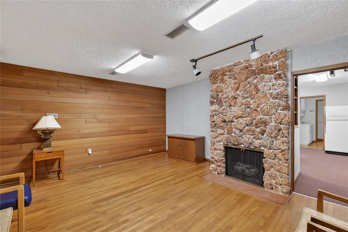 708 LEE STREET — photo 10 of 29