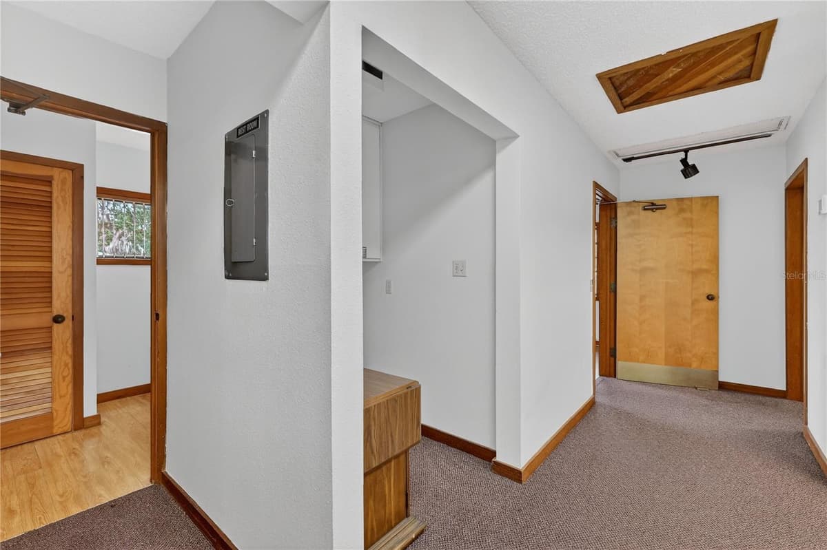 708 LEE STREET — photo 19 of 29