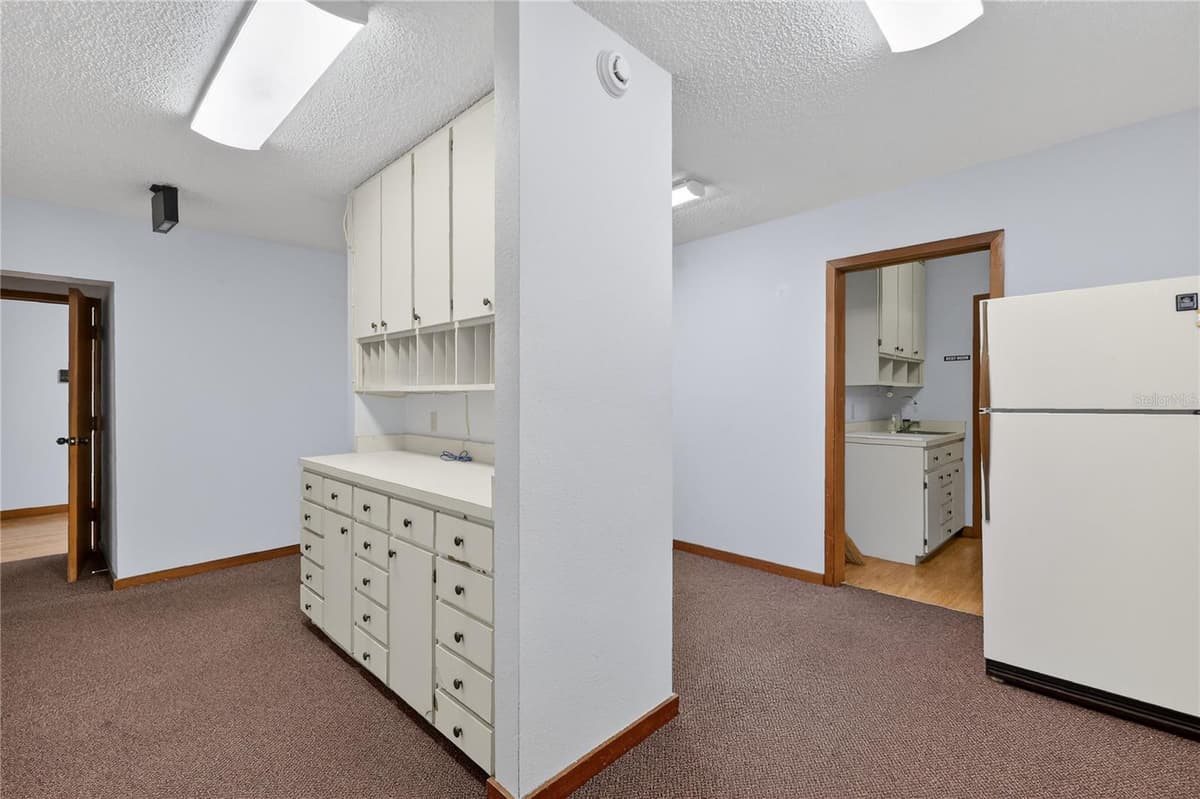 708 LEE STREET — photo 11 of 29