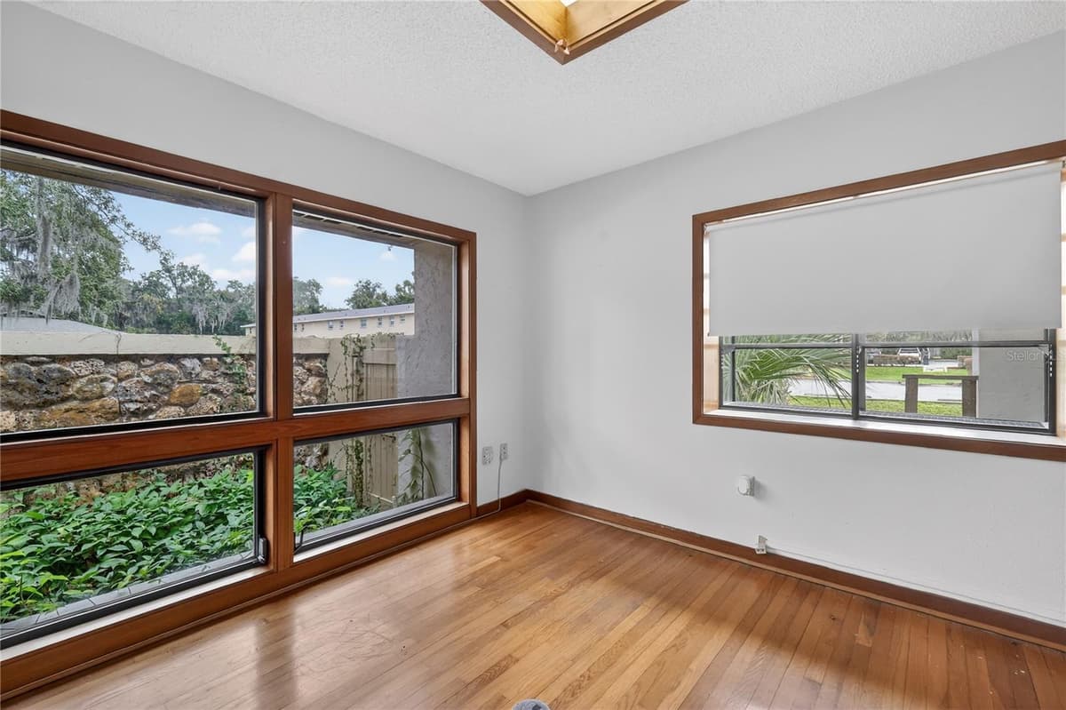 708 LEE STREET — photo 21 of 29