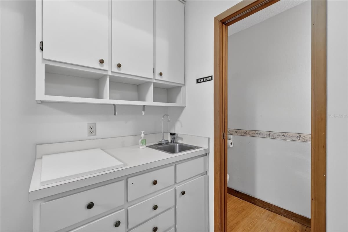 708 LEE STREET — photo 16 of 29