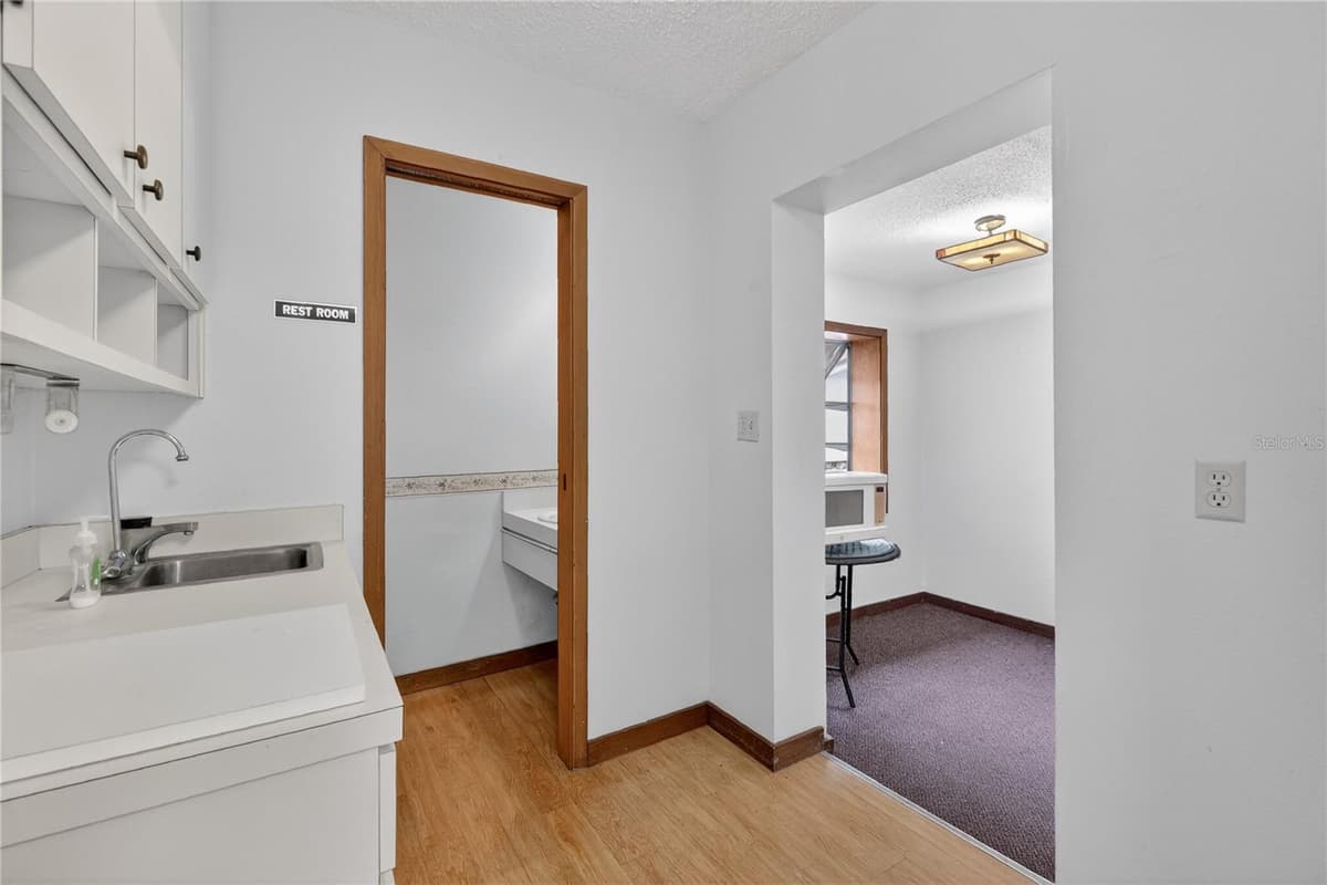708 LEE STREET — photo 15 of 29