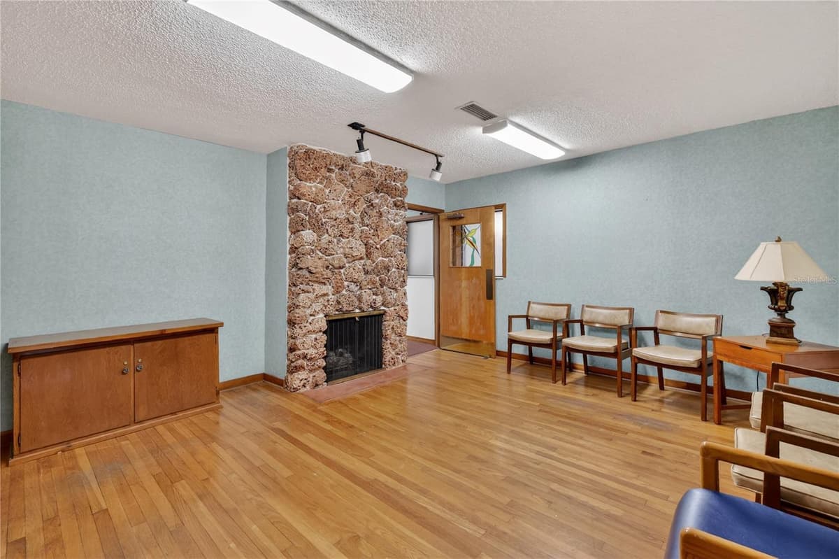 708 LEE STREET — photo 8 of 29